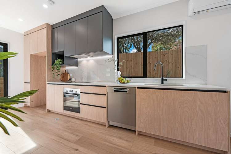 8C & 8D Minaret Drive Bucklands Beach_16