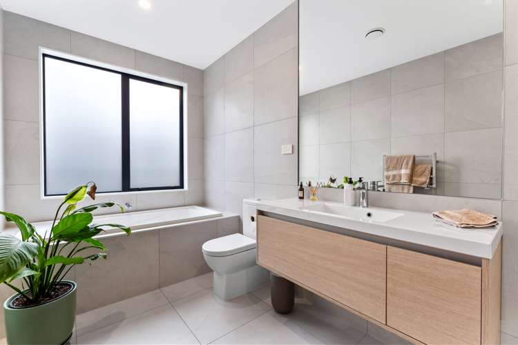 7 Onekura Street Red Beach_11