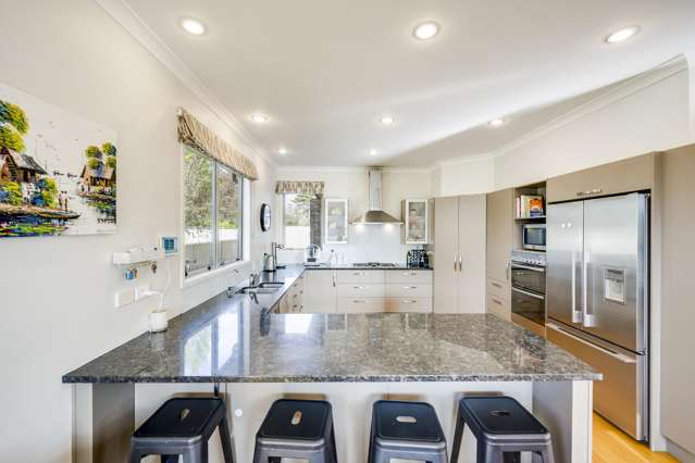 Outstanding, spacious family living – 2012 build