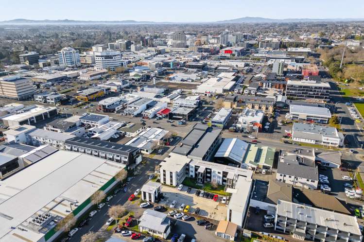 1/17 Vialou Street Hamilton Central_8