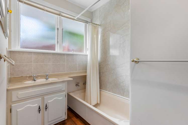 4 Silverbirch Grove Churton Park_13