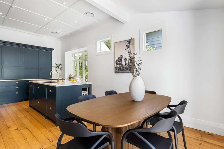 7B North Avenue Narrow Neck_10