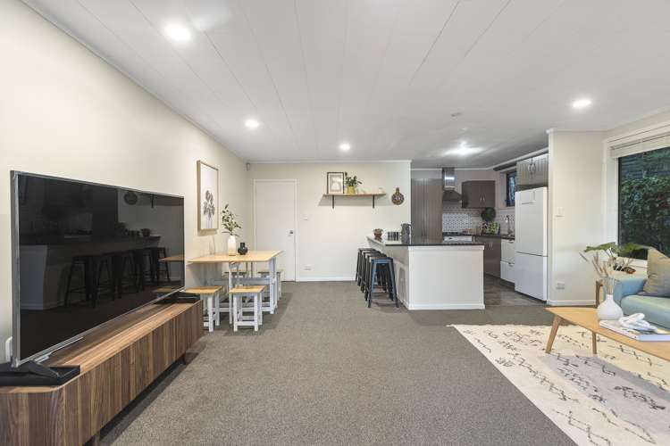 2/80a Captain Scott Road Glen Eden_36