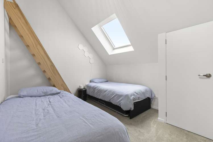 5b Holland Avenue Point England_22