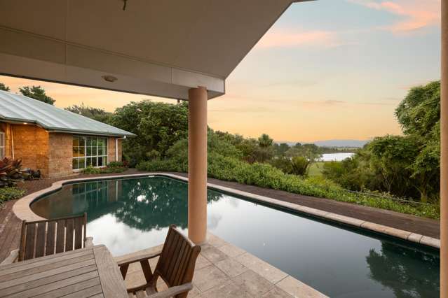 Hidden Sanctuary With Lake Views