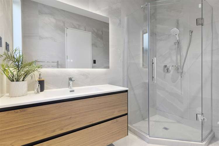 65 Headsail Drive Long Bay_20