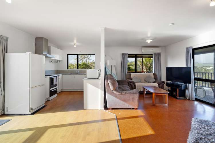 13 Point Street Raglan_4