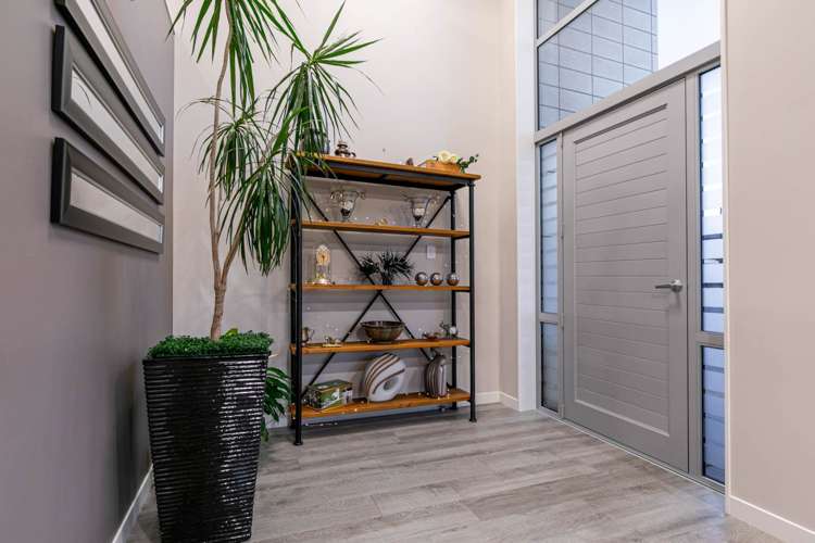 68 Colonial Drive Silverdale_5