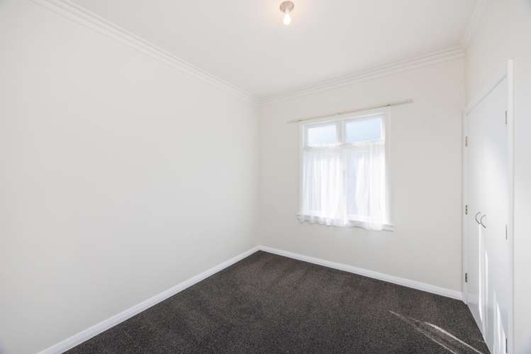 657 Featherston Street Roslyn_10