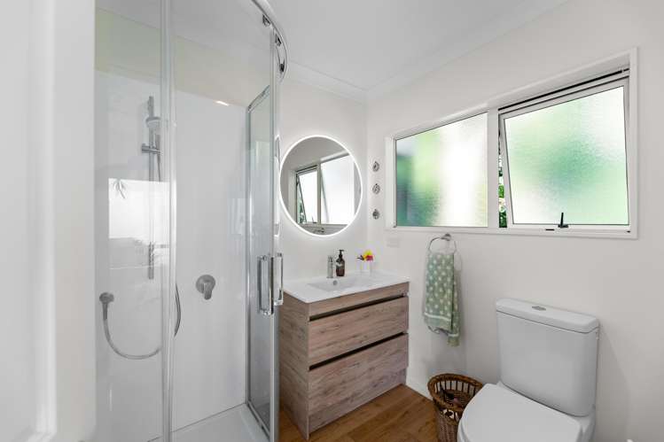 16A Crispe Road Clarks Beach_12