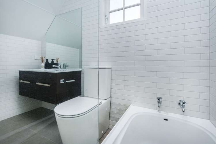 1/4 Coronation Street Belmont_12