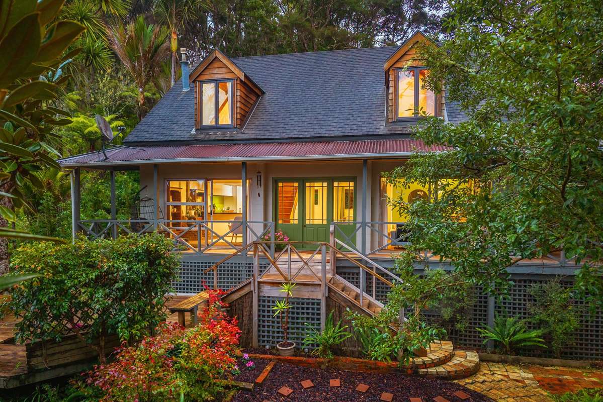 181 Laingholm Drive_0