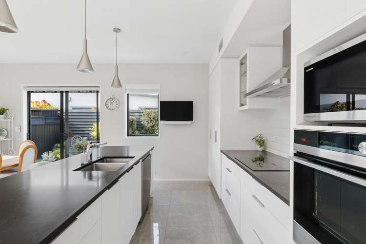 37 Coast Boulevard Papamoa_12