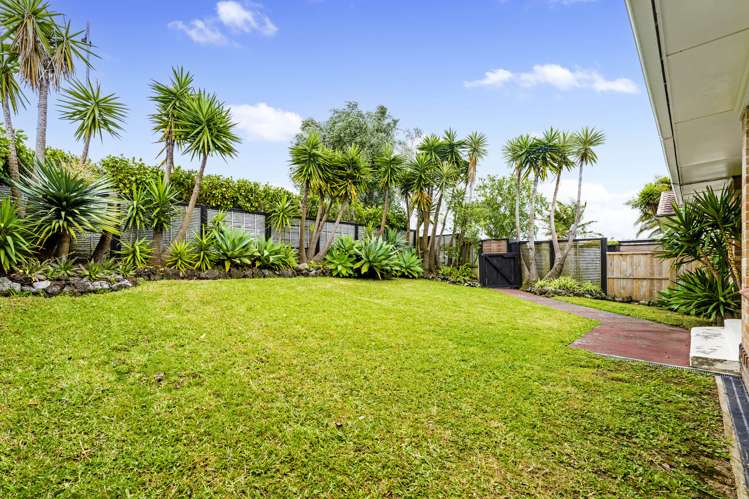 1/70 Bradbury Road Botany Downs_8