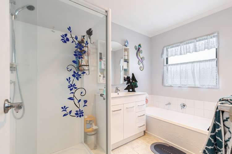 52 Hewlett Road Massey_21