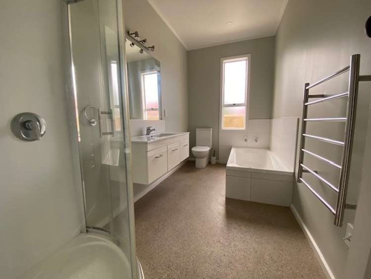 406A Avenue Road West 10482_9