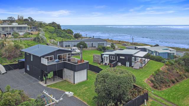 8 Wainamu Road Raglan_1