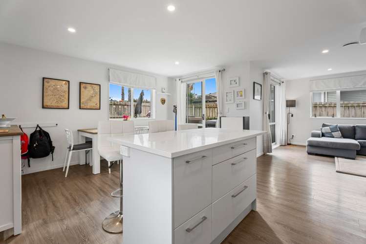 193 Riverside Avenue Point England_5