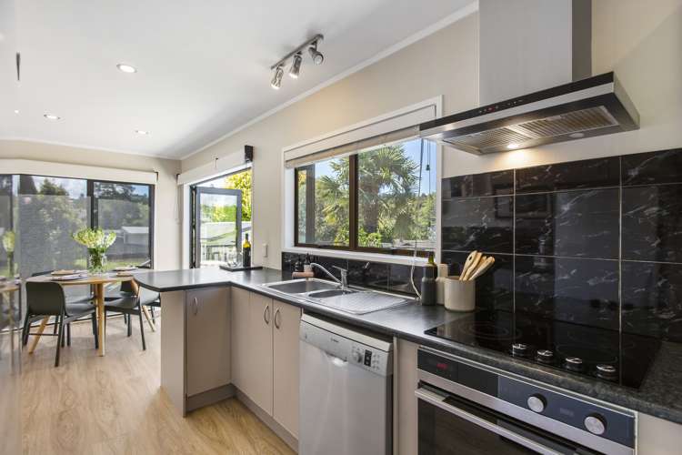 38 Vandeleur Avenue Birkdale_10