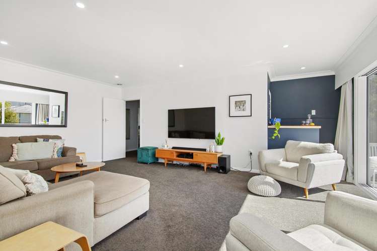 37 Sunrise Boulevard Tawa_7