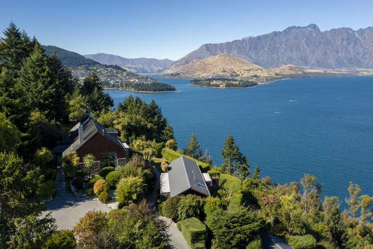 21 & 23 MacKinnon Terrace Sunshine Bay_18