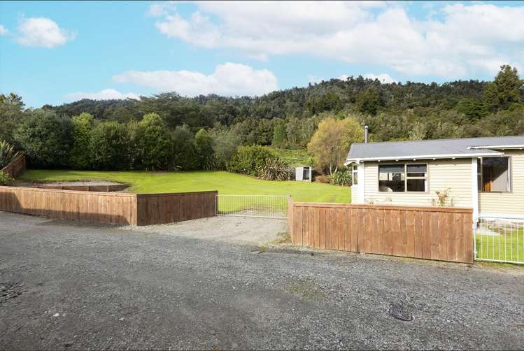 33 Main Road Harihari_21