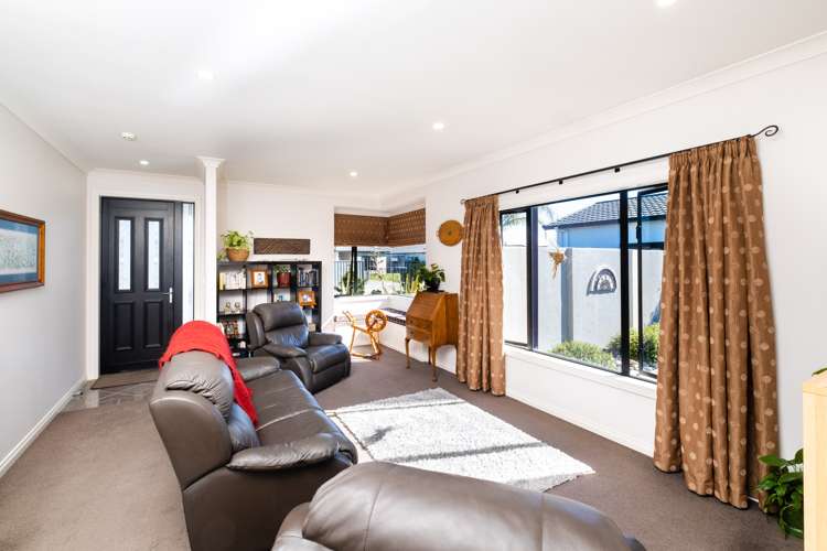 39 Heynes Place Clive_3