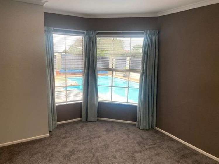 11 Shelter Grove Frankleigh Park_19