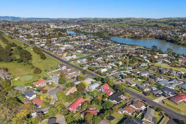 21 Racecourse Road Waiuku_16
