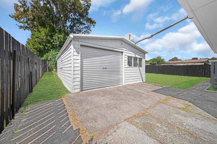 27 Sandrine Avenue Clover Park_18