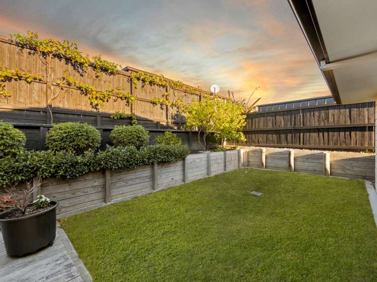 24 Benmore Crescent Pyes Pa_16