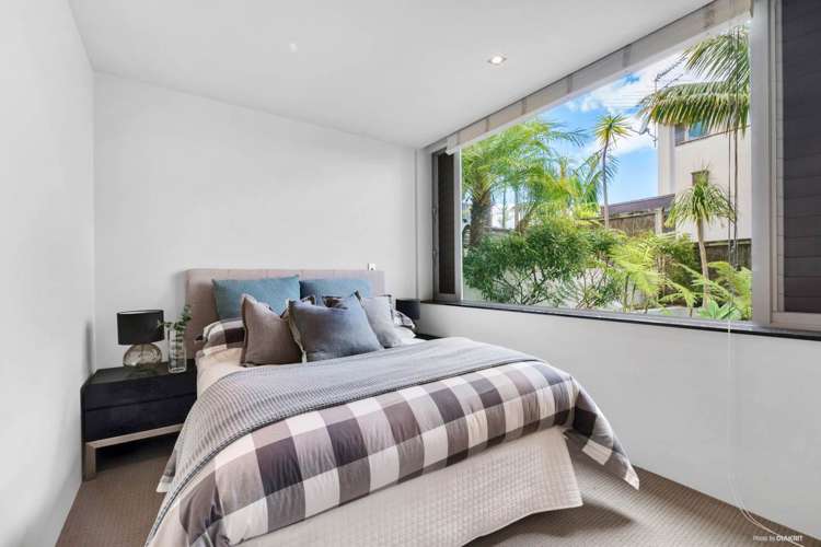 22a Beach Road Castor Bay_17