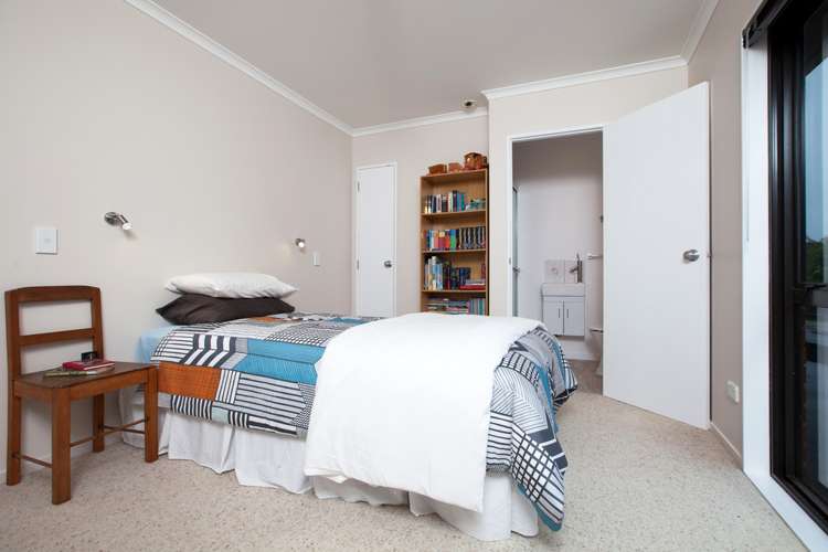 1825 Egmont Road Kaimiro_10