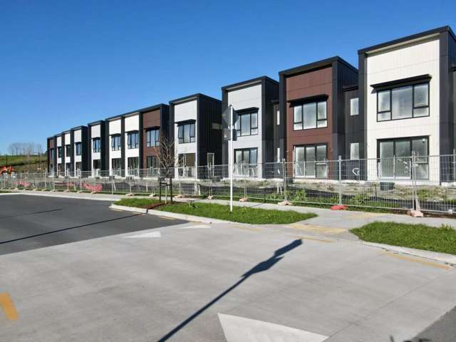 Tranquil Outlook – Stylish Townhouse