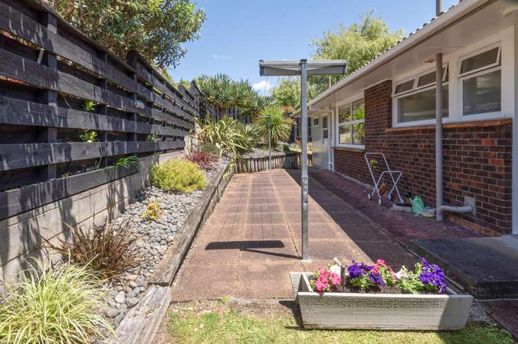 14 Pickwick Parade Mellons Bay_22