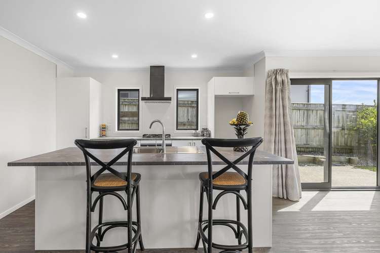 84 Endeavour Drive Whitby_1