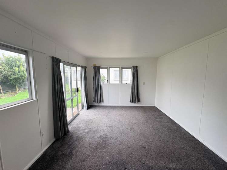 212 Sunnybank Crescent Camberley_11