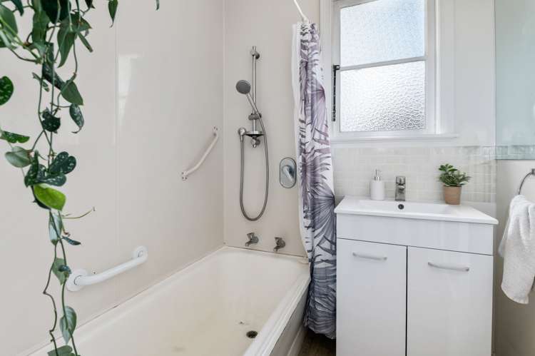 8 Wallace Crescent Glenholme_9