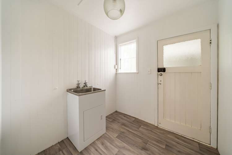 66 Strand Crescent Naenae_19