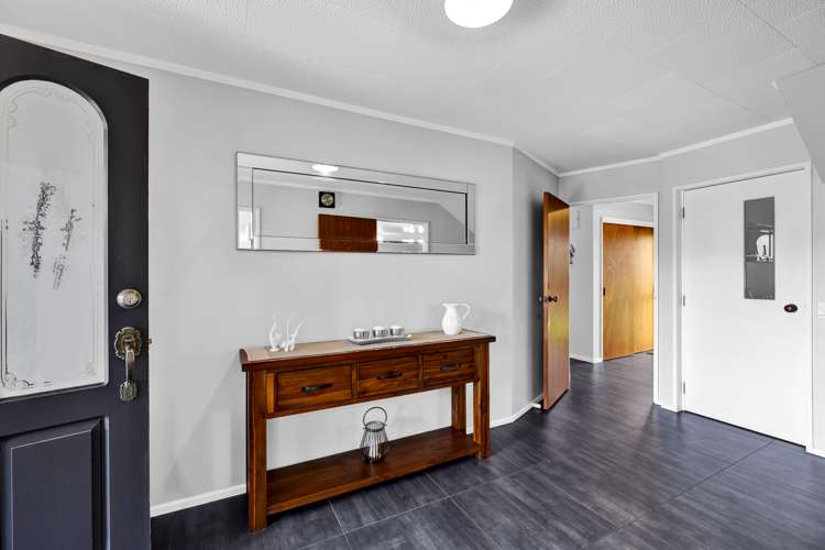 11 County Drive Hawera_12