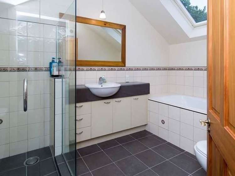 96 Beach Road Mellons Bay_12