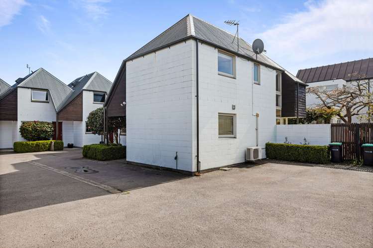 8/30 Clissold Street Merivale_13