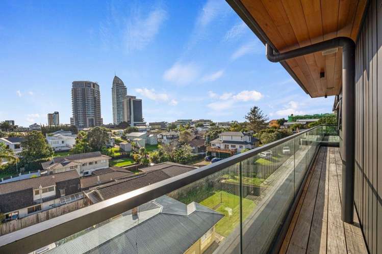 10/12 Burns Avenue Takapuna_9