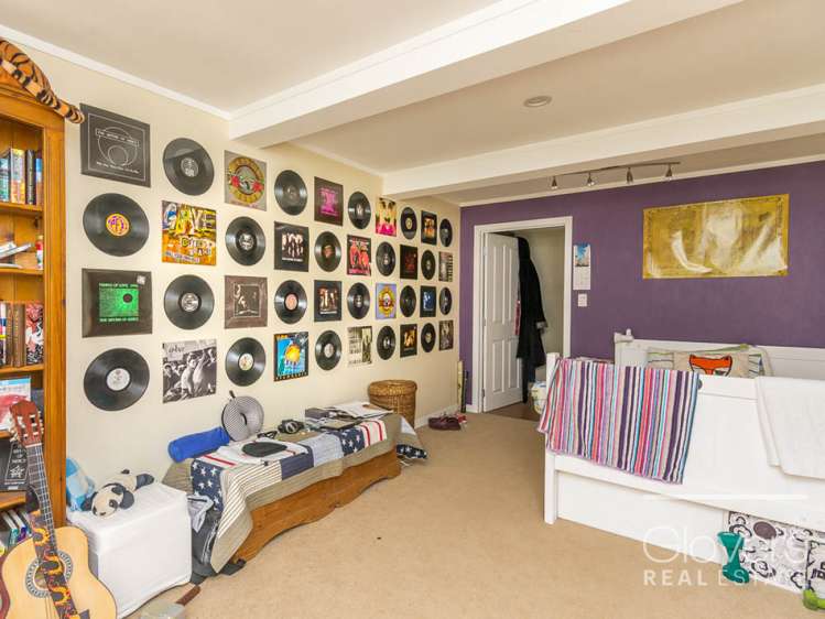 467 Scenic Drive Waiatarua_17