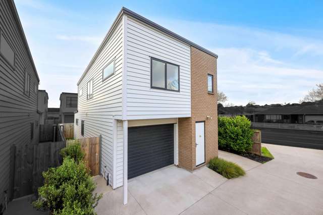 Spacious Modern Living in Macleans Zone