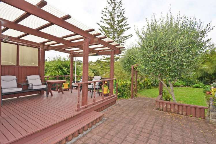 7 De Val Drive Titirangi_11