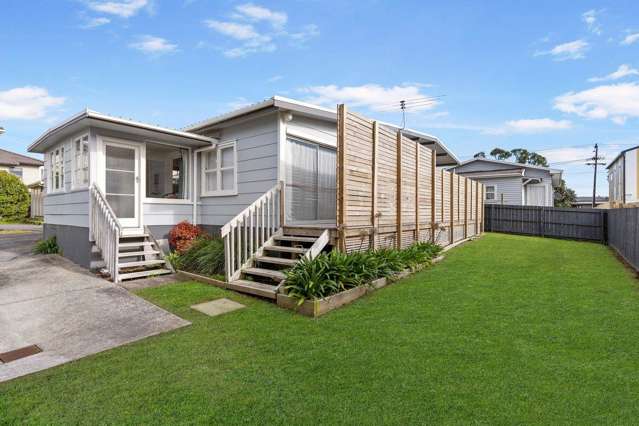 3 BEDROOMS & 1 BATHROOM IN BLOCKHOUSE BAY