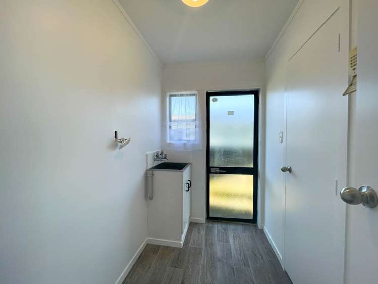 58 Maplesden Drive Clendon Park_7