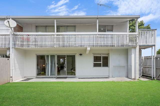 Best unit in the block! In the Heart of Mt Albert