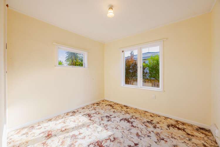 19 Howard Road Taradale_13